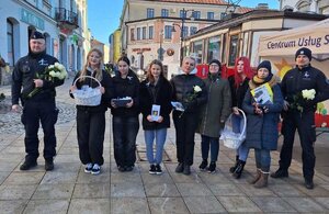 dzielnicowi wraz z innymi uczestnikami akcji