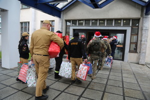 policjanci SPKP + strażacy