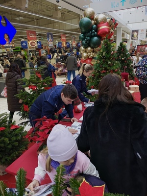 stanowisko edukacyjne i policjanci