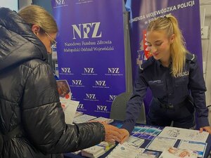 policjantka przy stanowisku