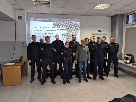 zdjęcie grupowe policjantów