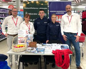 zdjęcia z przedstawicielami Auchan