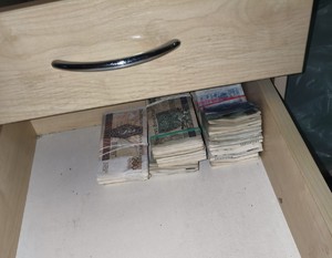 gotówka ujawniona w szufladzie