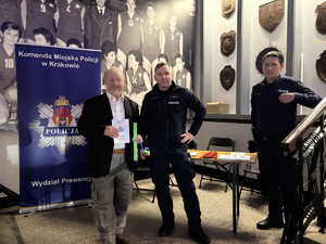 policjanci i senior