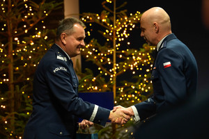 komedant gratuluje naczelnikowi