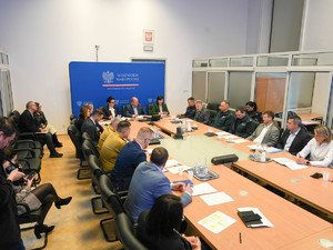 Przedstawiciele zgromadzeni na odprawie