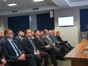 Osoby zgromadzone na naradzie roczne. Między innymi Wojewoda Małopolski i marszałek województwa małopolskiego.