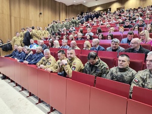 Krakowscy policjanci podczas konferencji na Politechnice Krakowskiej