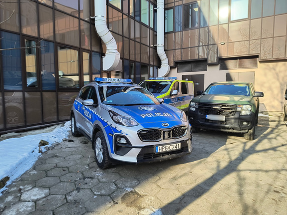 Radiowozy na parkingu pod Politechniką Krakowską