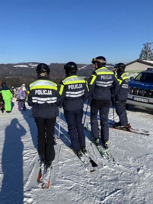 policjanci na stoku