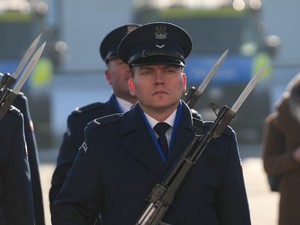 policjant kompani honorowej