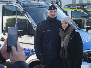 nowoprzyjety policjant z rodziną