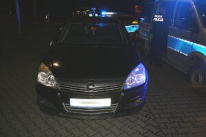 zatrzymanie pijanego  kierowcy, radiowozy i opel