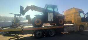 zabezpieczony sprzęt budowlany na lawecie