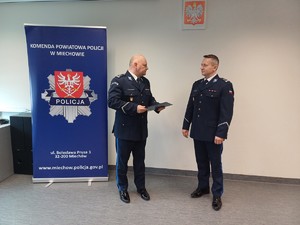 PRZEKZANIE GRATULACJI DLA NOWEGO ZASTĘPCY K-TA POWIATOWEGO POLICJI W MIECHOWIE
