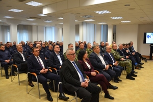 2. uczestnicy narady w sali konferencyjnej