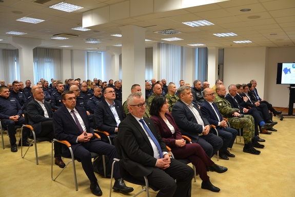 2. uczestnicy narady w sali konferencyjnej