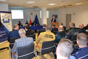 7. Przewodniczący M. Pławiak przy mównicy