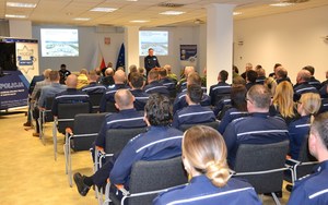 10. Komendant nadinsp. A. Bednarek przy mównicy