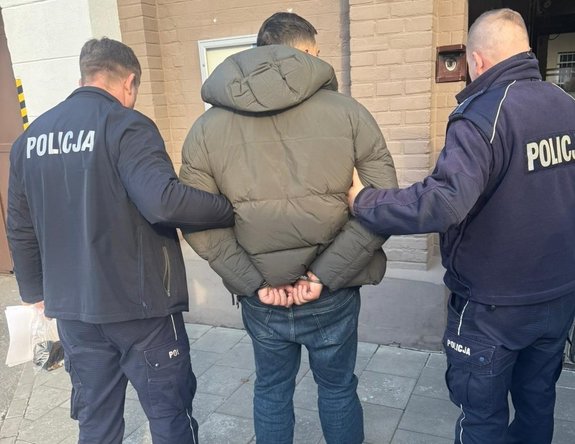 doprowadzany do Aresztu Śledczego zatrzymany