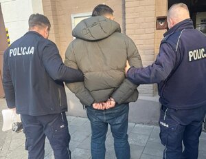 doprowadzany do Aresztu Śledczego zatrzymany