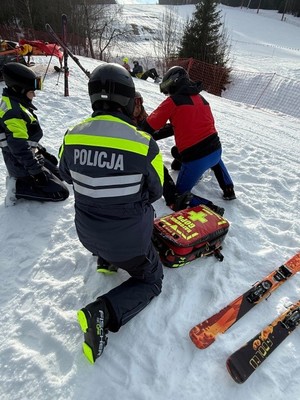 Policjanci i ratownik GOPR