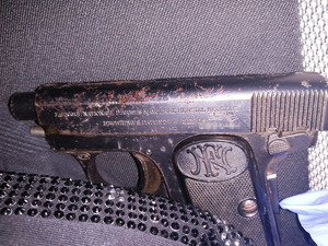 broń palna znajdująca się w pojeździe