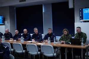 Uczestnicy konferencji z policji i straży granicznej