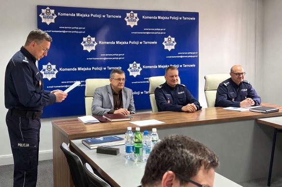 policjanci podczas spotkania