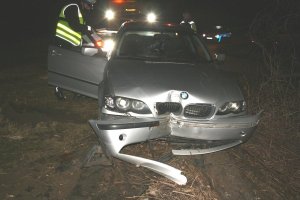 BMW z uszkodzonym przodem