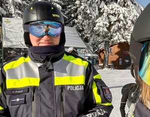 młodszy asporant Krzysztof Pudlik w patrolu narciarskim