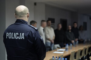 policjanci na spoktaniu