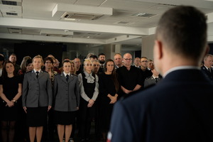 Uczestnicy ceremonii pożegnania naczelnika