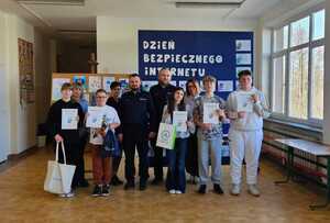 policjanci i laureaci konkursu