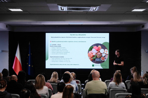 Uczestnicy spotkania wraz z prowadzącym