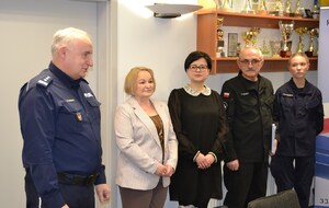 komendant wita uczestników spotkania.