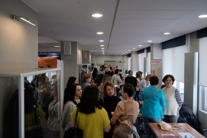 Zgromadzone uczestniczki Dnia Kobiet w sali konferencyjnej