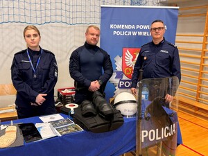 Policjanci KPP Wieliczka podczas XV Dnia Kariery