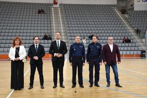 patroni honorowi przed rozdaniem pucharów