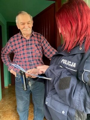 dzielnicowa z seniorem