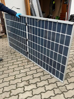 zabezpieczone panele fotowoltaiczne