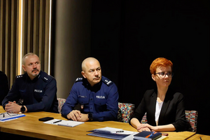 komendant piatowy w trakcie wykładu