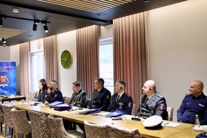 słowaccy policjanci słuchają wykładu