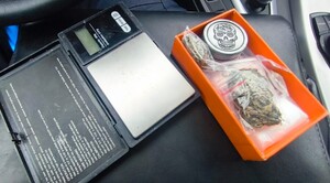 KPP Oświęcim. Zabezpieczone narkotyki, waga i młynek