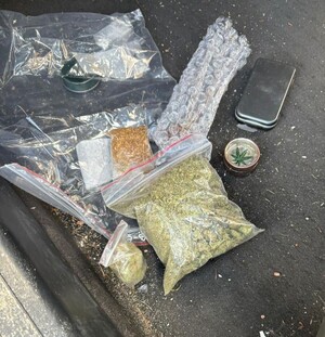 narkotyki w woreczkach znalezione w bagażniku