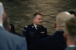 Komendant Wojewódzki w Krakowie w trakcie ceremonii
