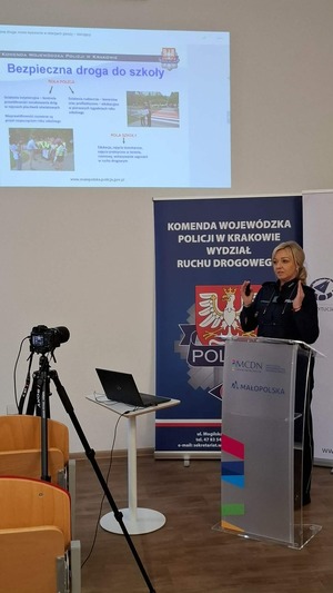 Policjantka podczas wystąpienia