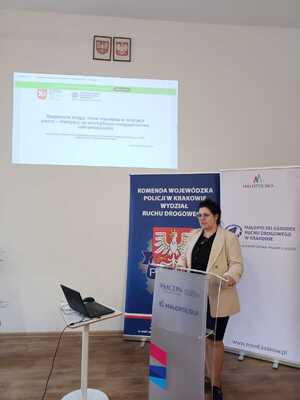 Sekretarz Wojewódzkiej Rady BRD podczas prowadzenia wykładu