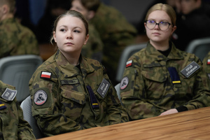 Uczniowie liceum biorący udział w prelekcji