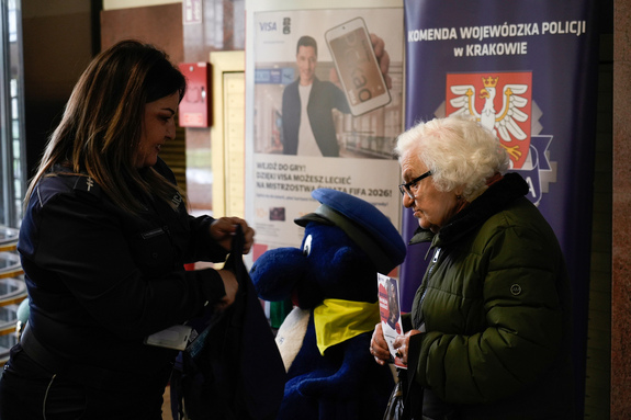 policjantka z seniorką